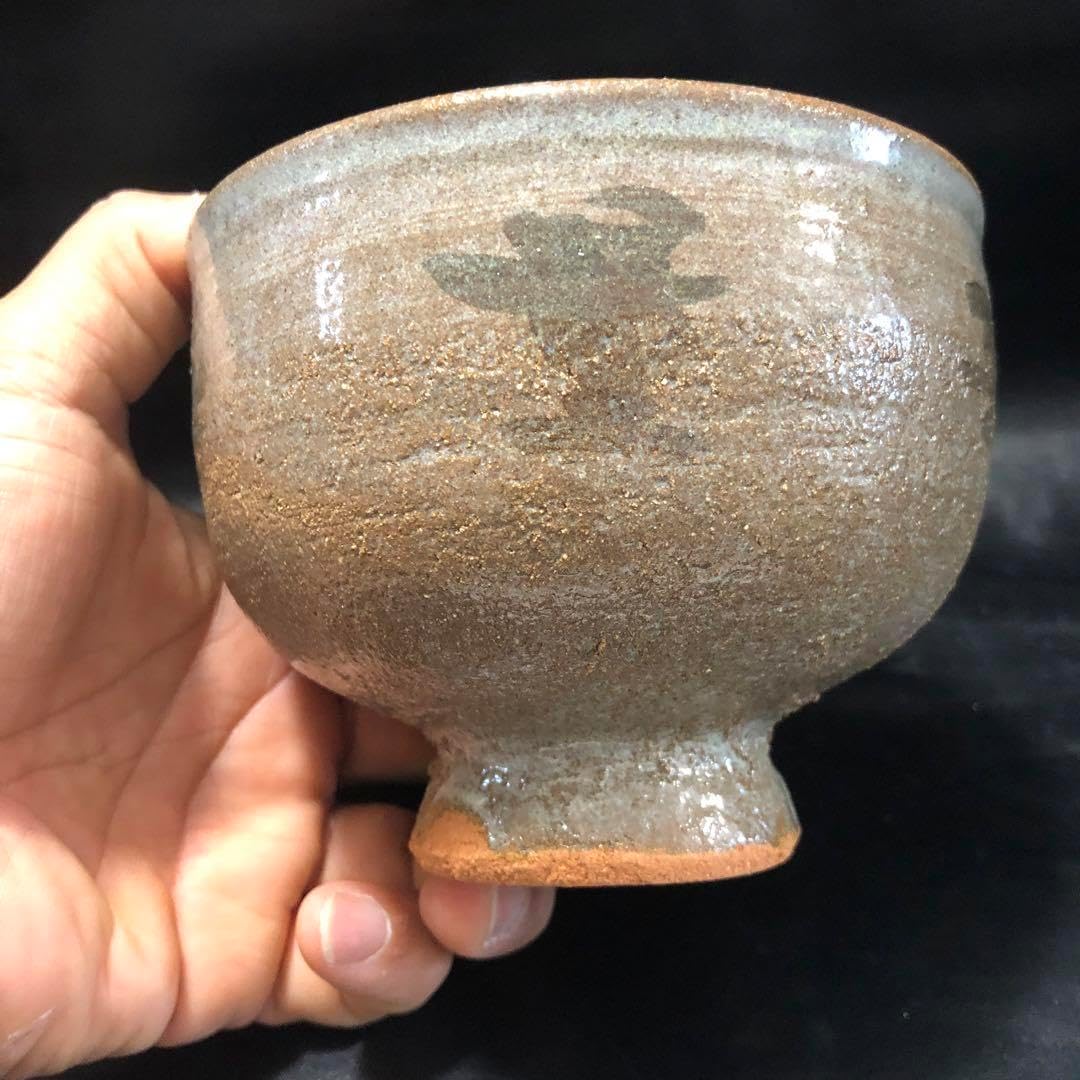 可憐な古美術蔵から高台の高い謎の字が書かれた